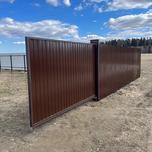 Откатные ворота с коричневым профлистом Откатные ворота с коричневым профлистом